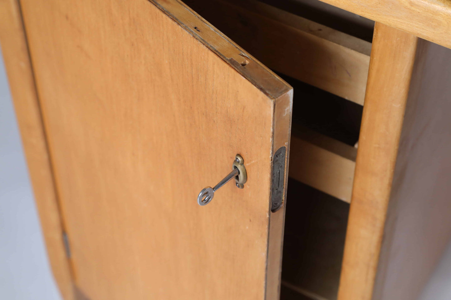 Ilmari Tapiovaara KP70 Keravan Puusepäntehdas