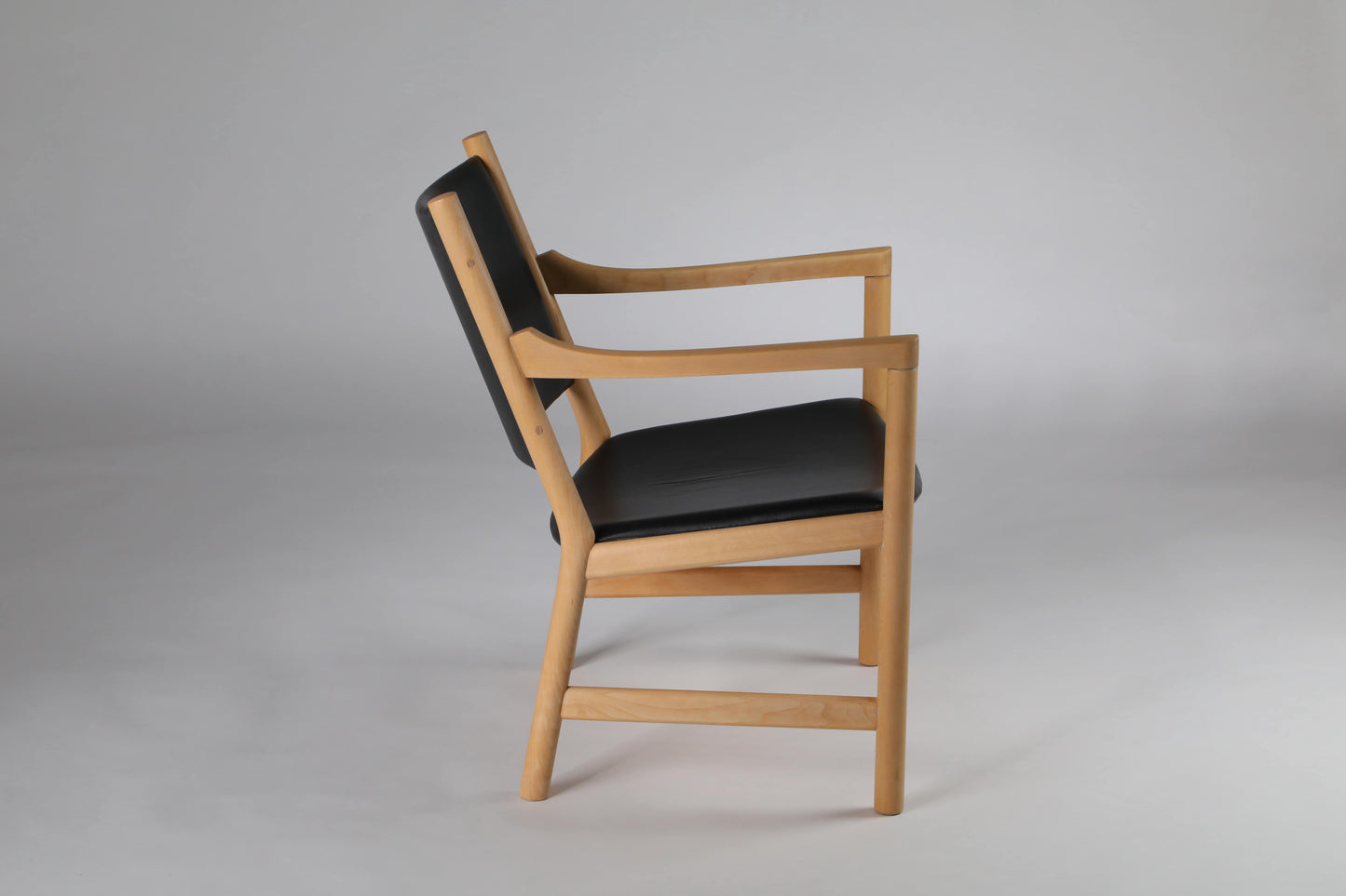 Hans J. Wegner, Carl Hansen &amp; Søn, CH-52 Armchair